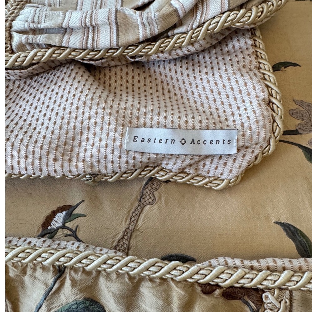 VTG Eastern Accents KING Duvet & Pillow Shams Set Silk embroidered Floral Gold - Picture 9 of 16